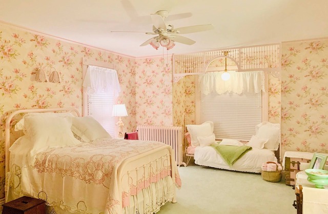 Private room in Victorian home surrounded by English gardens