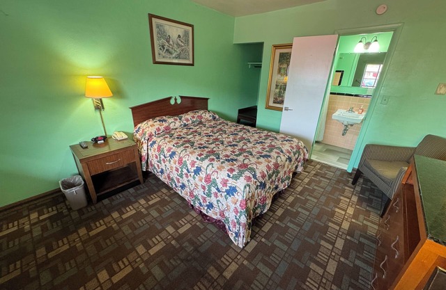 Private Room on Main Near Bexley - 33