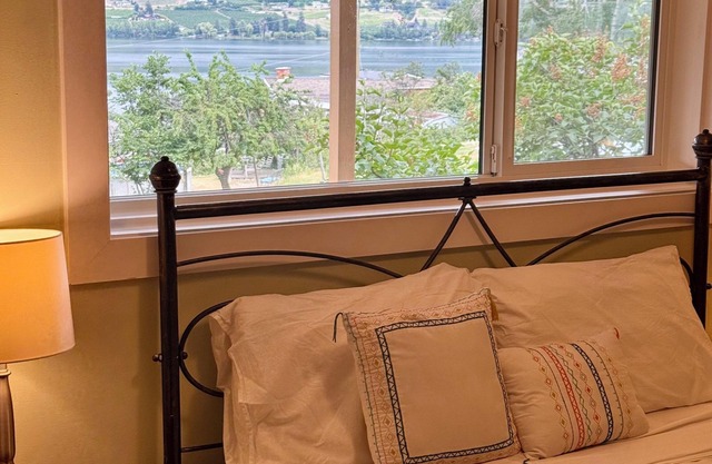 Private Room with Lake View | Walking distance to Wood Lake