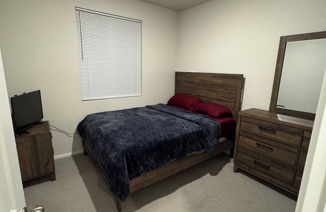 Private Room with own bathroom in Winchester, 12 mins away from Temecula Winery