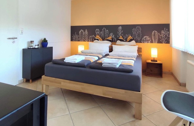 Privates Zimmer mit Terrasse und eigenem Zugang in Ockenheim am Jakobsberg