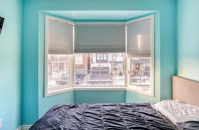 Private Rooms - BnbbookingCA Milton