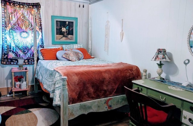 Private Rooms -Medical Staff/Professional/Fishing Pros? Sabine Riverfront!