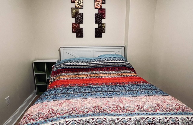 Private, safe, quiet, 2 bedrooms, spacious living room, kitchenette & study area