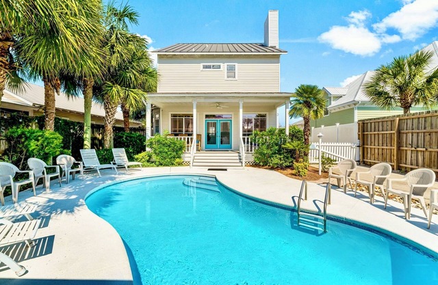 New! Private Saltwater Pool - 3 Min Walk to Beach - Crystal Beach - Sleeps 10!