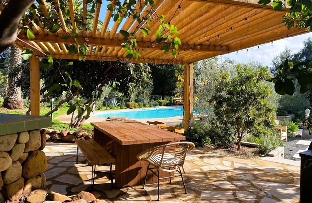 Private sanctuary in Ojai's prestigious Arbolada neighborhood, walk to downtown