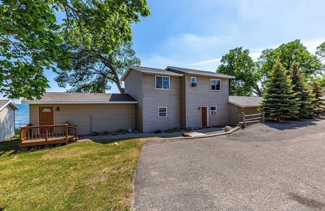 Private Sandy Beach - 5 Bedroom - 9 Bed MN Lake Home