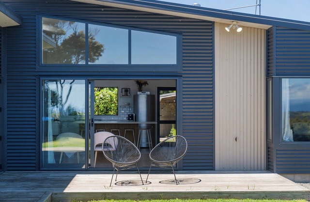 Private & secluded in Kuaotunu - great for kids and stargazing