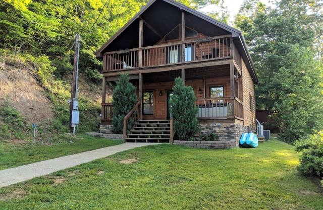 Private & Abgeschieden Yatesville Lake Cabin Rental, Seeblick, Wifi, Kajaks, Arcade!