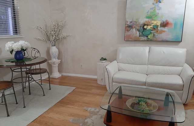 Private Space Near Historic Museum Hill, 1 Bedroom, 1 Bathroom