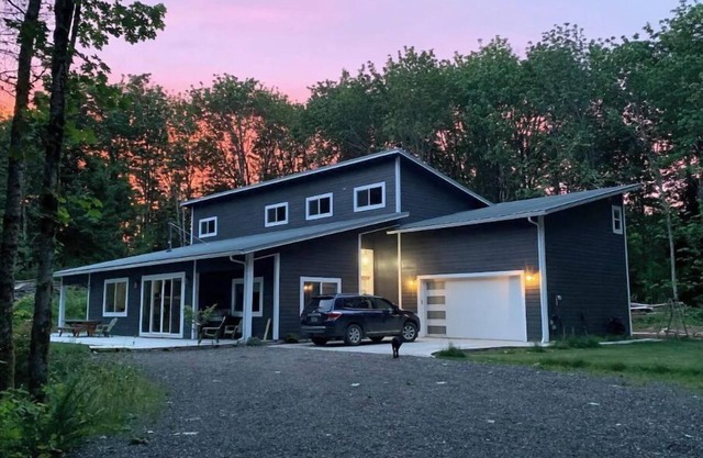 Private & Spacious 2BR apartment in Kingston, WA