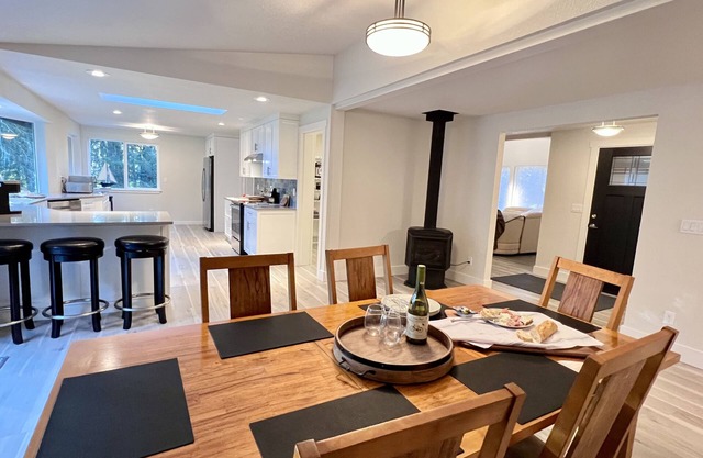 Private, spacious home surrounded by trees, Kitsap & Olympic Peninsulas getaway