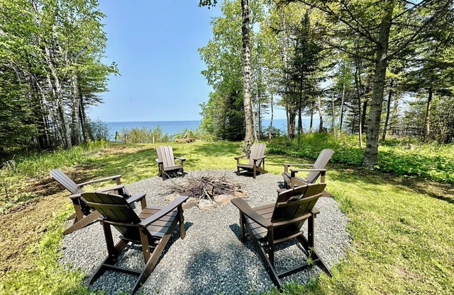 New! Private Superior Lakefront Retreat W/ Stunning Views and Privacy
