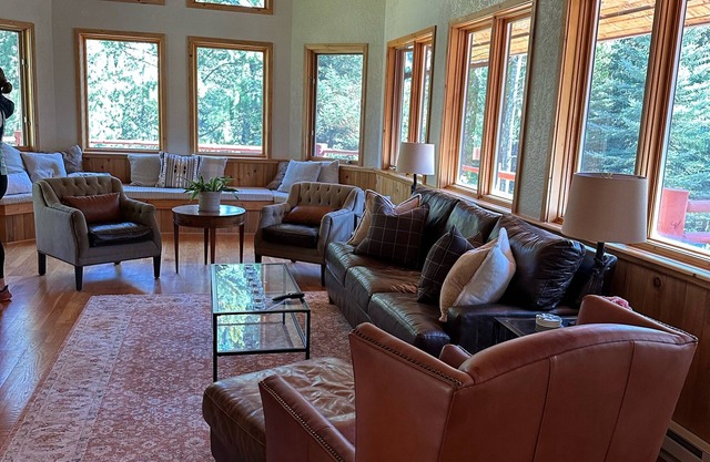 Private, Spacious Retreat 5 minutes South of Wilson! Discounts for long stays!