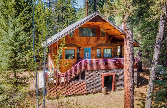 Private Spacious Cabin Getaway - Sleeps 14 - 3 bd - 2.5 baths