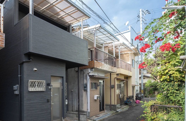 Private stay in a private building】20 minutes by train from Kansai Airport/1 minute walk from the station.