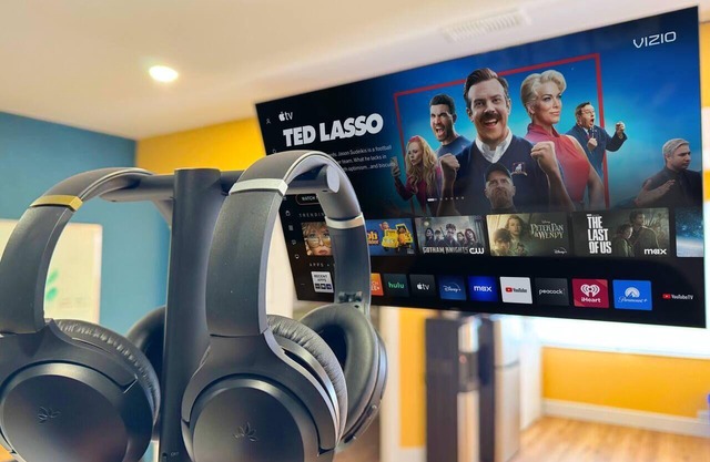 Private Studio/5 Min to DT/Self Check-In/75"TV