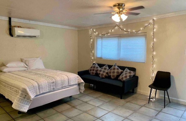 Private studio close to downtown