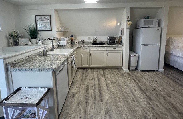 Private studio, King bed, EV charger