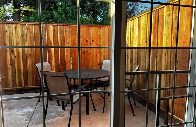 Private studio located in Fremont close to many shops and to Tesla factory
