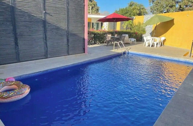 Private Studio Suite, pool wifi large property