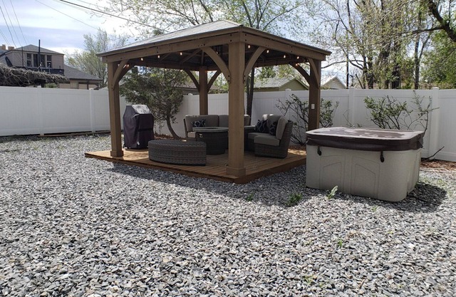 Private Sugarhouse Gem, Walkable, Spa, Garage, Gazebo,Fully Fenced Yard, Firepit