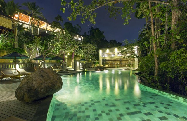 Private Suite in Ubud, für 2 Personen, umgeben von üppigem Grün