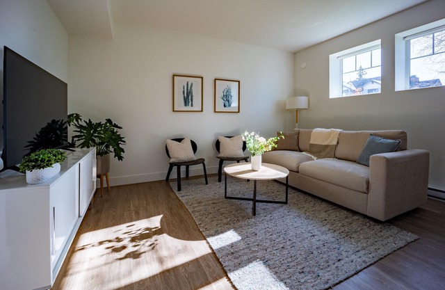 Private Guest Suite/Ultra Comfy King Bed/Free Parking/Netflix/270M