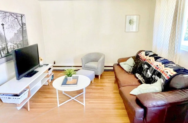 Private Tacoma Getaway Near Sunnyside Beach Park!