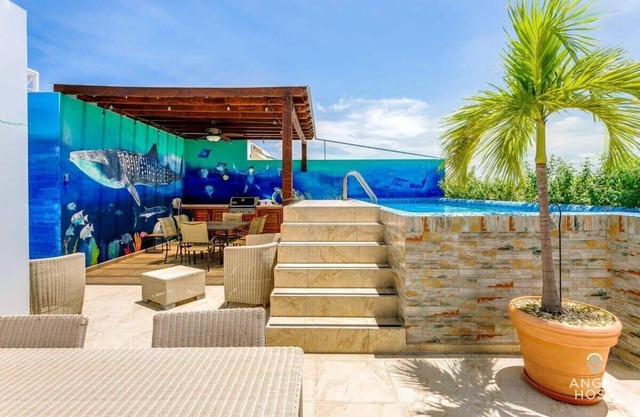 Private Terrace, Pool & BBQ, Near Beach & 5th Ave