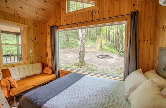 Private Tiny Cabin/Mountain Hiking/National Forest!