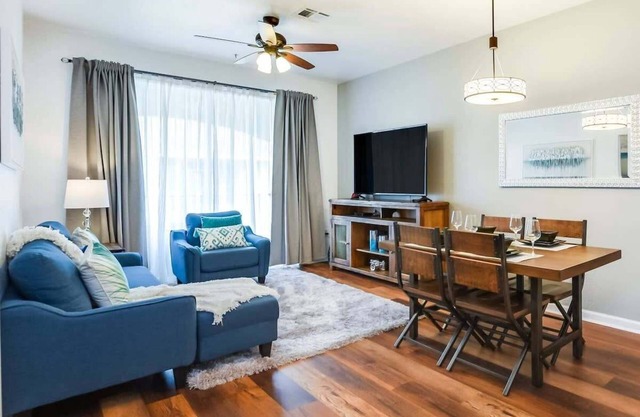 Sparkling Clean, Private on Top Floor. CDC Cleaning, Steps from Clubhouse 2VC500