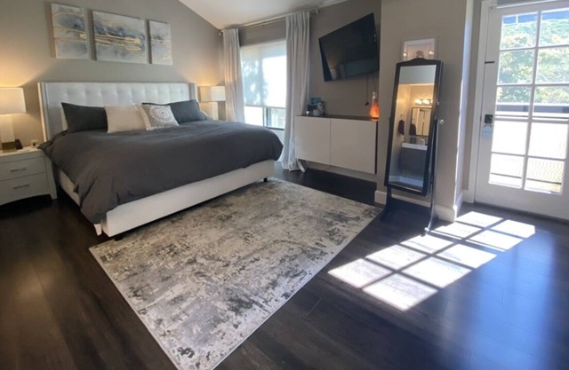 Private Townhouse 15 mins from all of San Diego