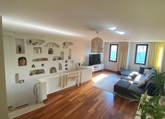 Private Triplex House in the City Center