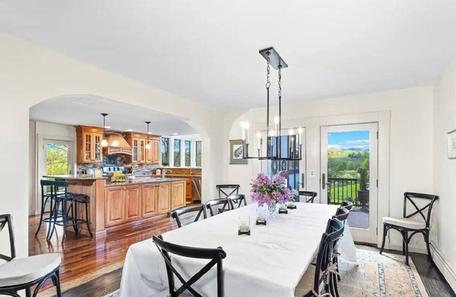 Private Tudor style 5 bedroom home in country setting.