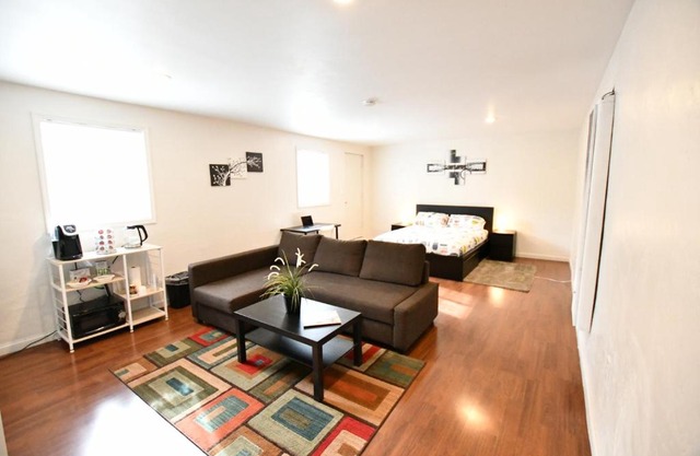 Private Unit/Private Bathroom Near BART & SF