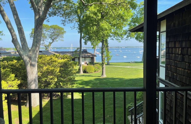 Private 1-bedroom waterfront apartment in fabulous Shelter Island Heights