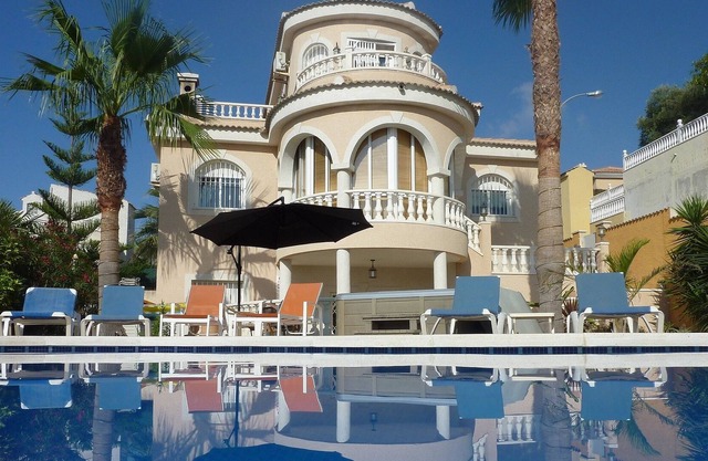 Private Villa mit Pool und Whirlpool Whirlpool