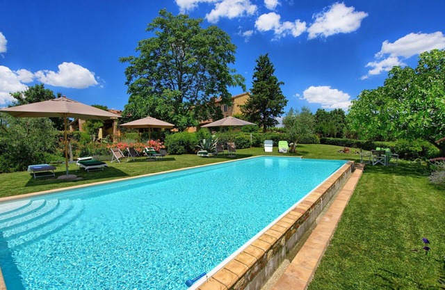 Atemberaubendes alleinstehendes Ferienhaus mit Klimaanlage, privatem Pool, W-LAN, TV, Innenhof