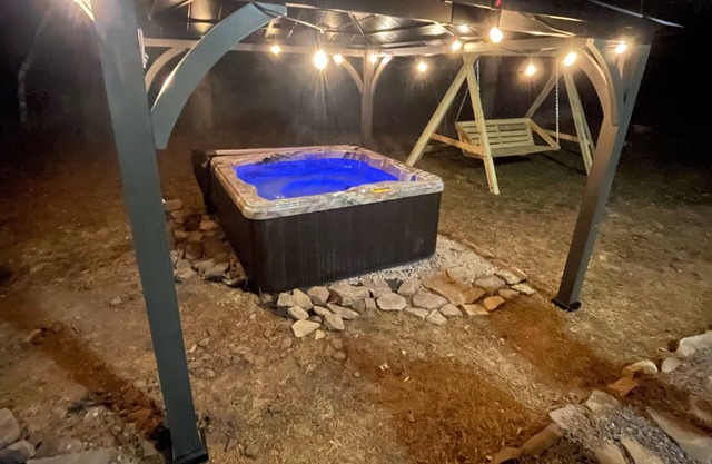 Private Vacation House w Pool/Hot Tub/Fire pit and Games