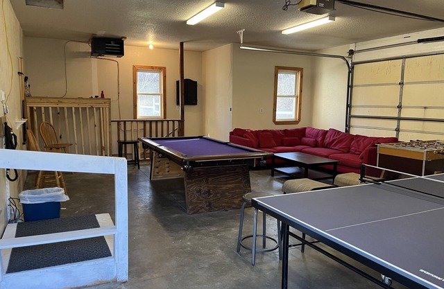 Private vacation house for larger groups near the Dells with heated game room.