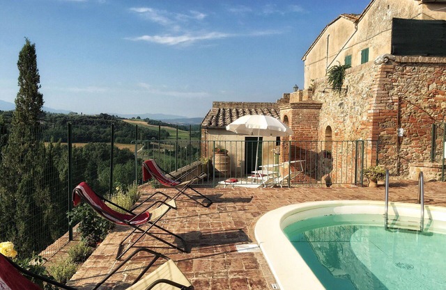 Alleinstehendes Ferienhaus mit Klimaanlage, privatem Pool, W-LAN, TV, Innenhof, bei Montalcino