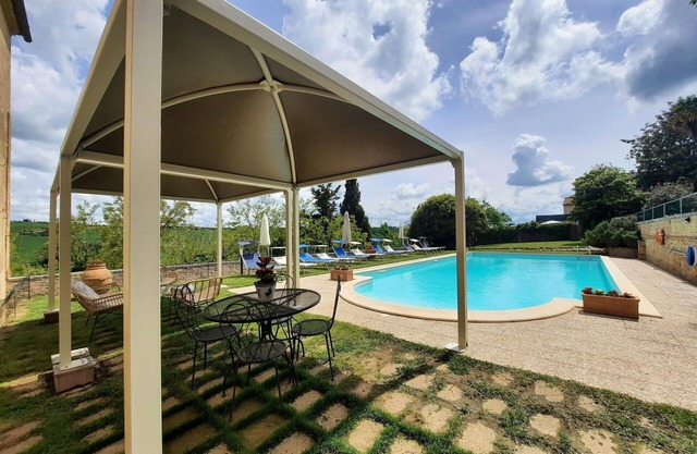 Alleinstehendes Ferienhaus mit privatem Pool, Klimaanlage, W-LAN, TV, Terrasse, bei Montalcino
