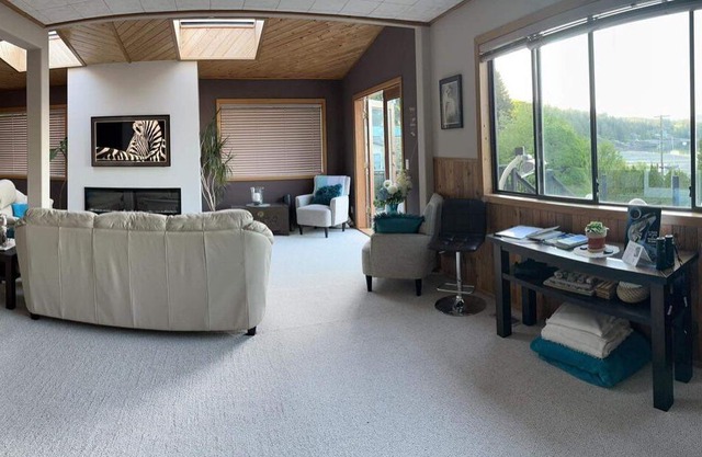 Private view home, Quadra Island