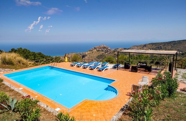 Privatvilla mit Pool und Blick über die Hügel Siziliens - LA COLLINA DEI NEBRODI