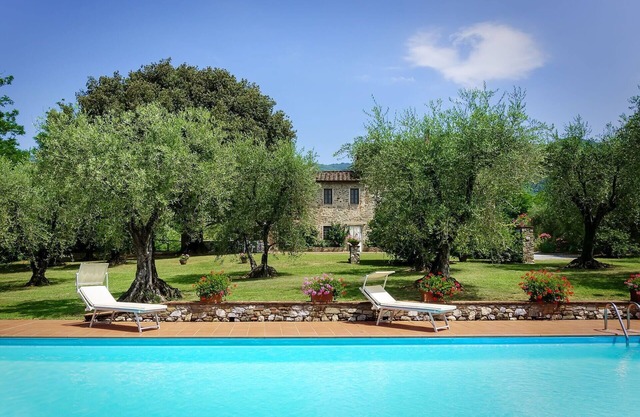 Alleinstehendes Ferienhaus mit W-LAN, privatem Pool, Klimaanlage, TV, Innenhof, bei Lucca