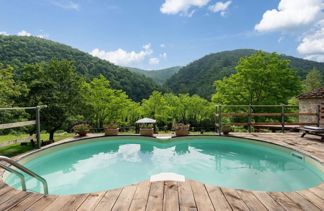 Alleinstehendes Ferienhaus mit privatem Pool, W-LAN, TV, Innenhof, Panoramablick, bei Florenz