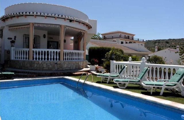Private Villa with Pool, walking distance to Bars/Restaurants