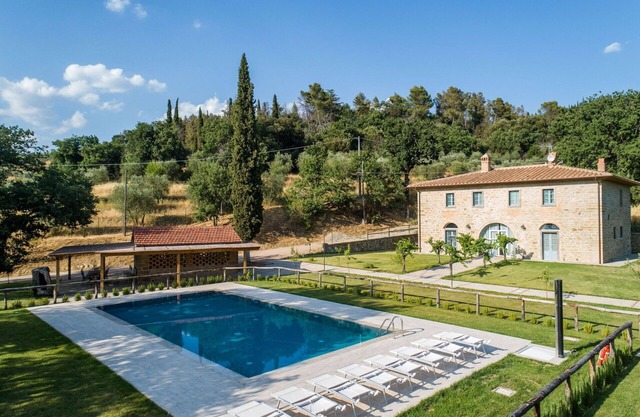 Alleinstehendes Ferienhaus mit privatem Pool, W-LAN, Klimaanlage, TV, Innenhof, bei Cortona