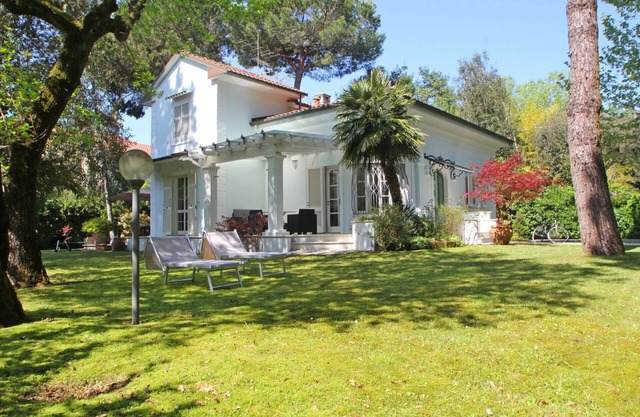 Villa für 8 Personen mit Badeanstalt in Poveromo